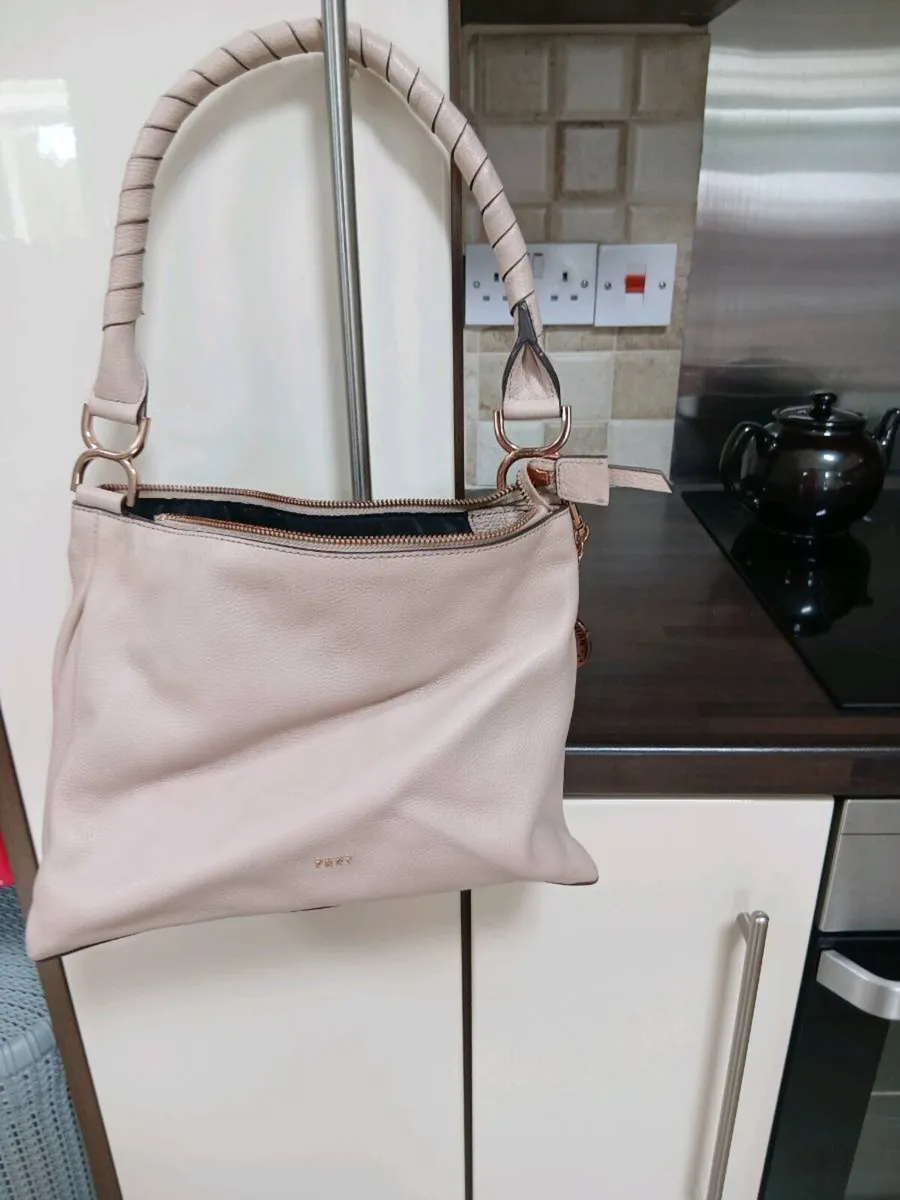 SELECTION  OF LADIES HANDBAGS - Image 4