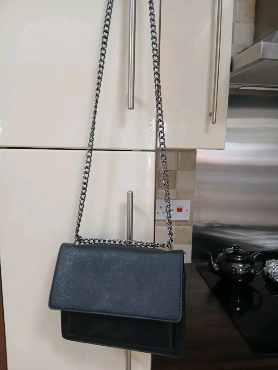 SELECTION OF LADIES HANDBAGS - Image 4