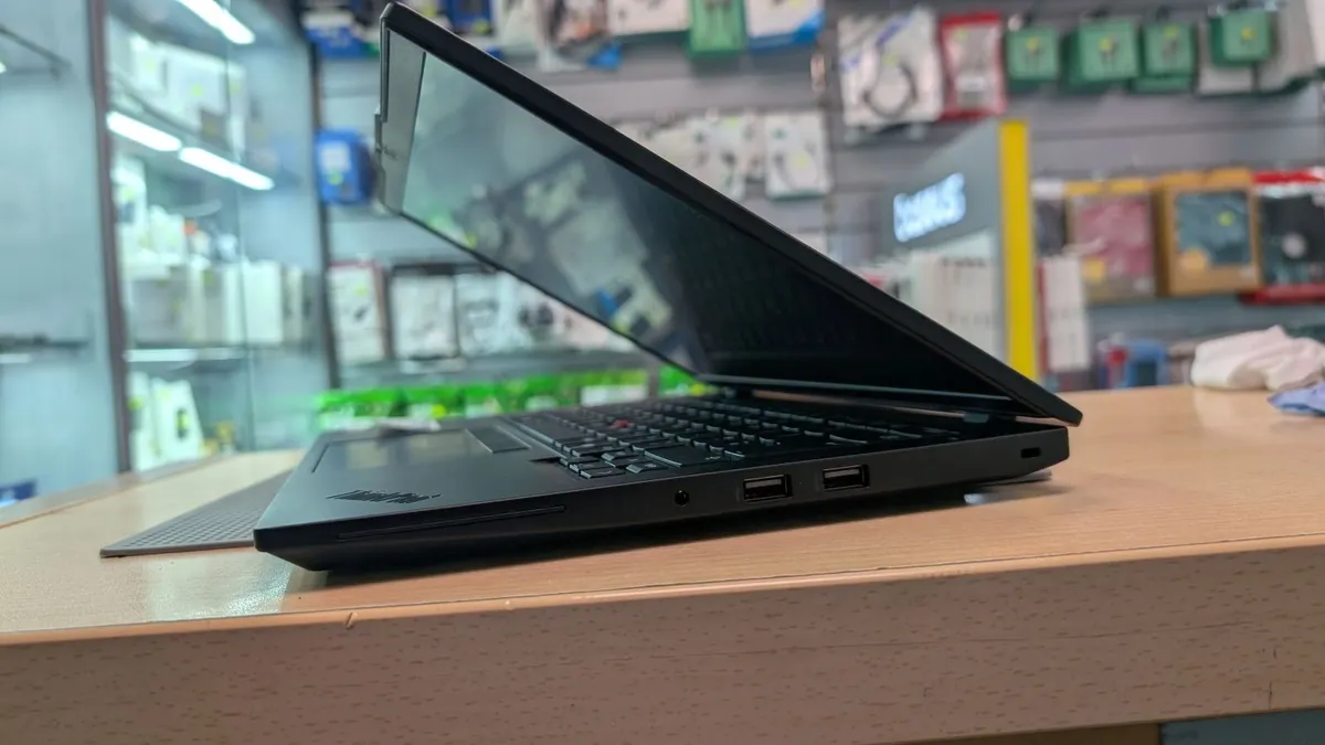 Lenovo Thinkpad E15 15.6" - Image 3