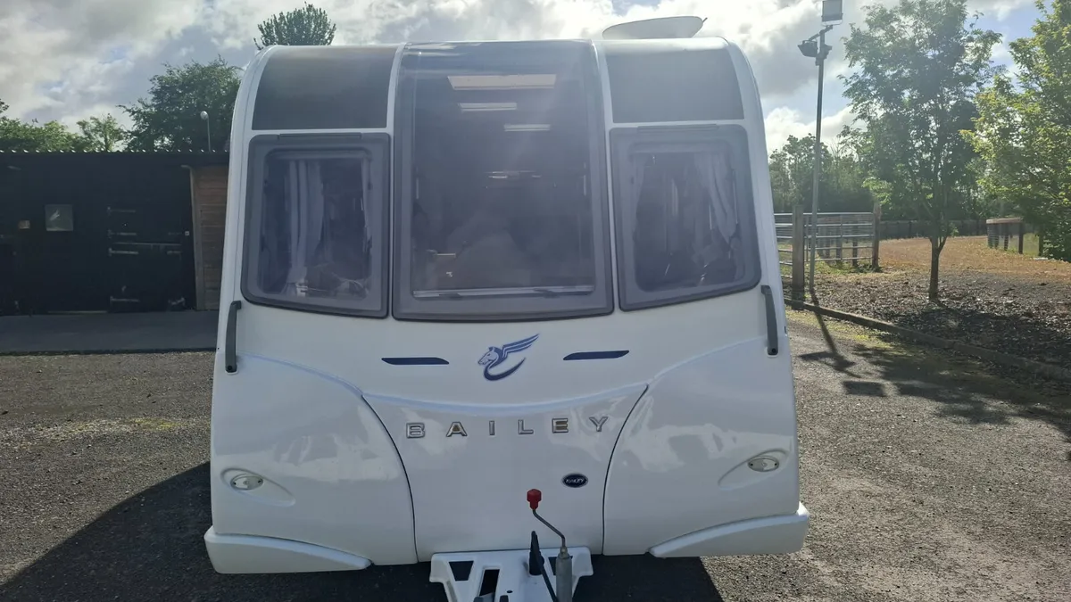 Bailey Pegasus  GT70 Modena Island Bed - Image 2