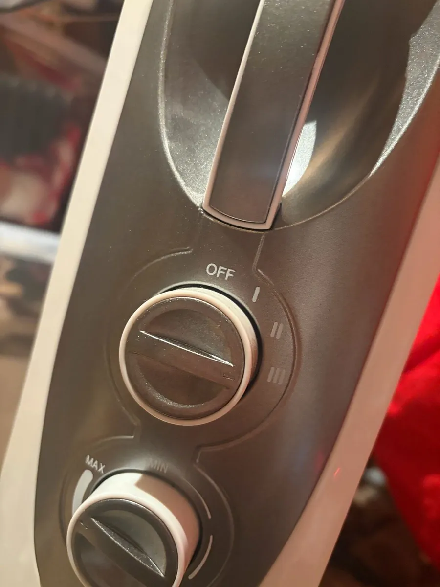 Russell Hobbs 9 fin oil filled radiator - Image 4