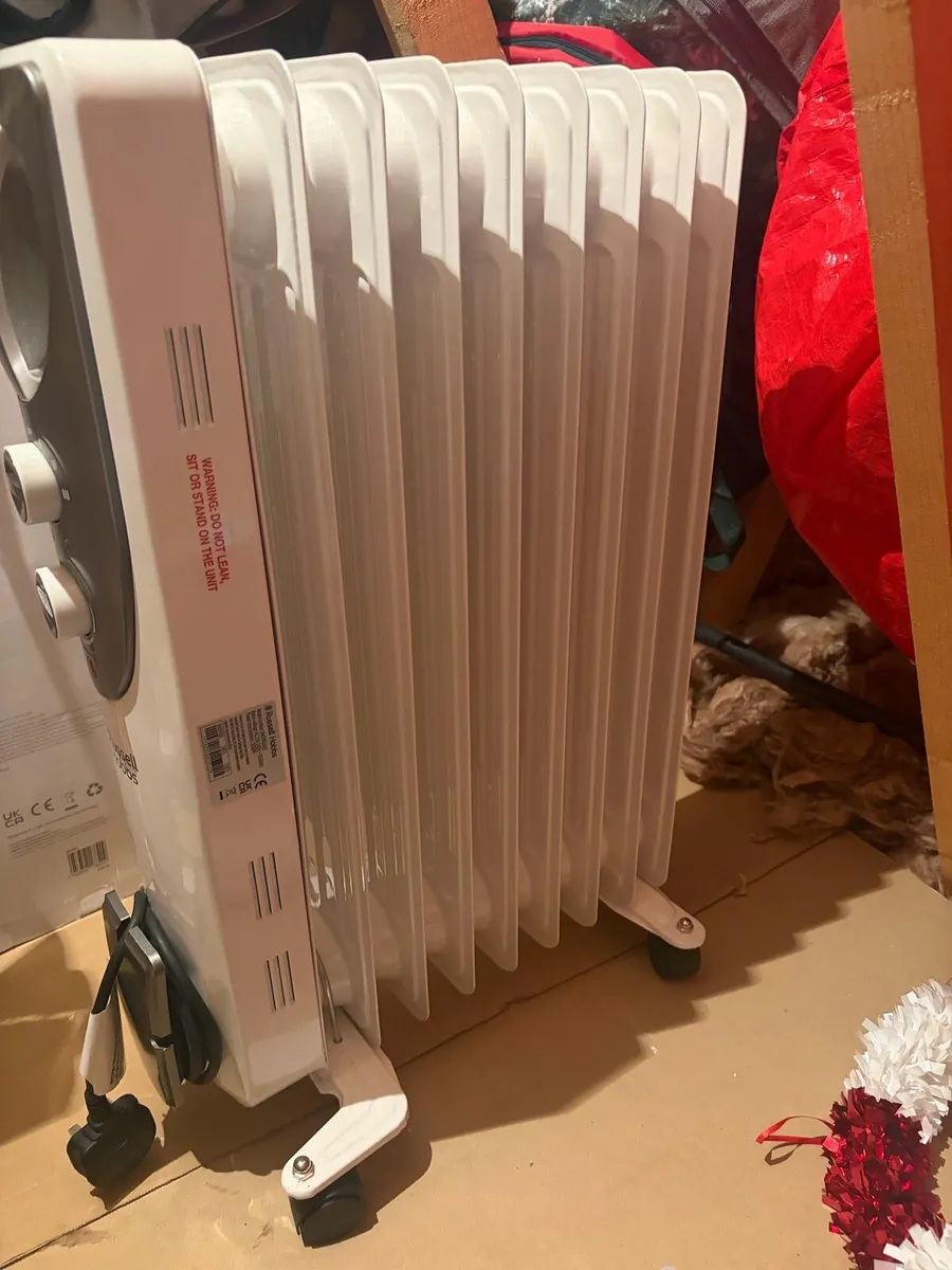 Russell Hobbs 9 fin oil filled radiator - Image 1