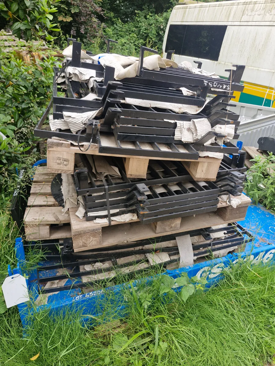 Windscreen guards - Image 1