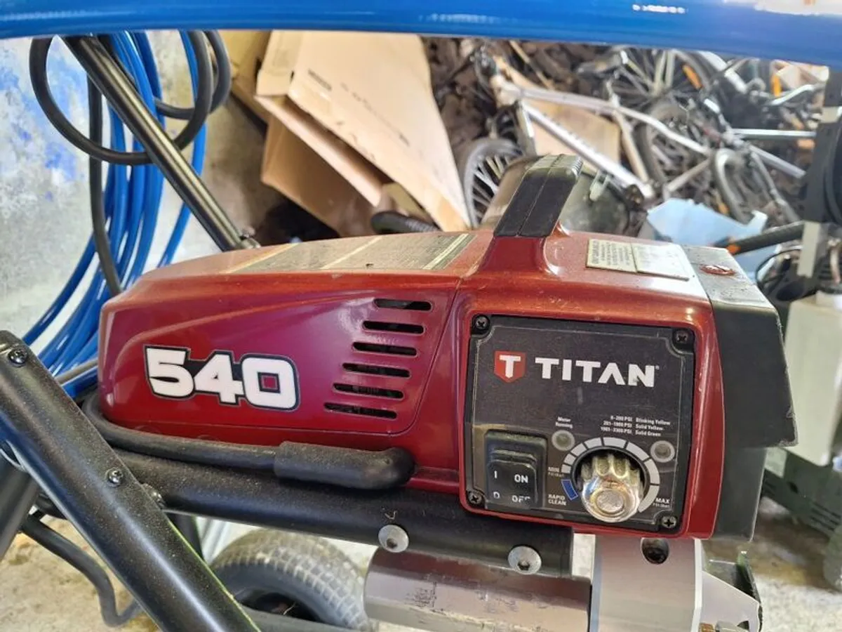 Titan airless paint sprayer - Image 2