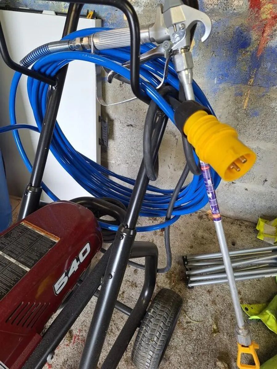 Titan airless paint sprayer - Image 4