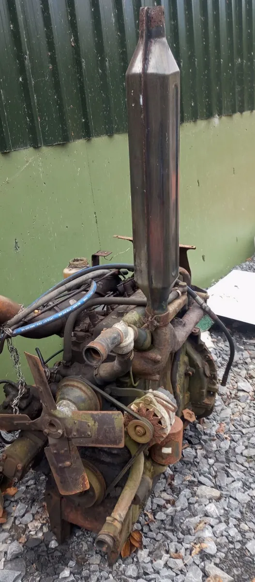 Parts for a fiat 880 4 wheel drive tractor - Image 1