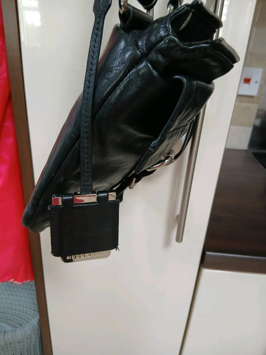 HUGO BOSS MANS SHOULDER BAG - Image 2