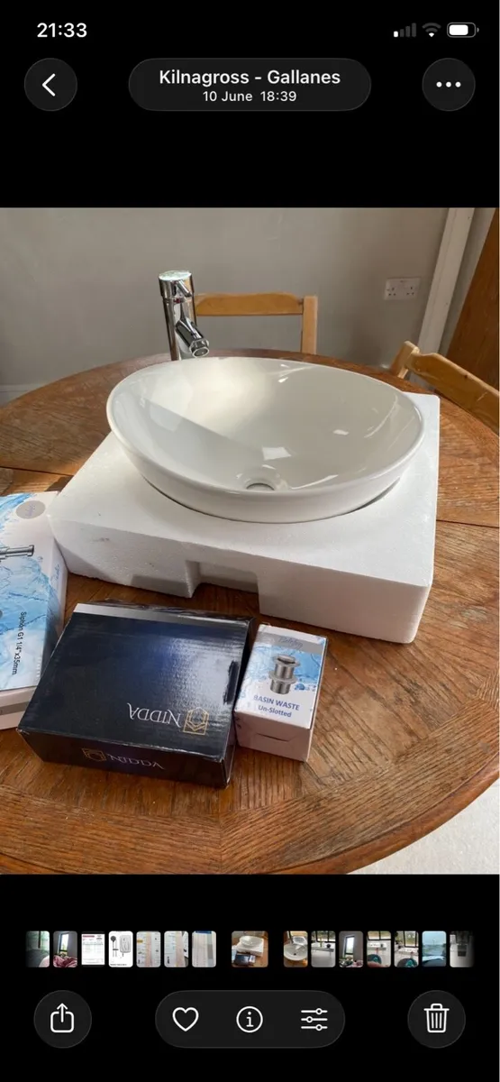 Beautiful curved wash basin - Image 1