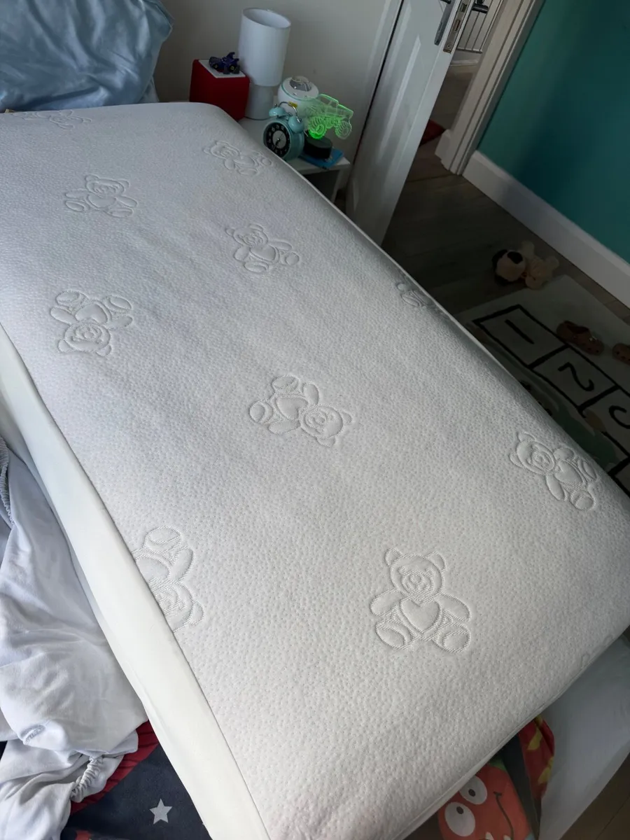 Baby cot bed and mattress - Image 4