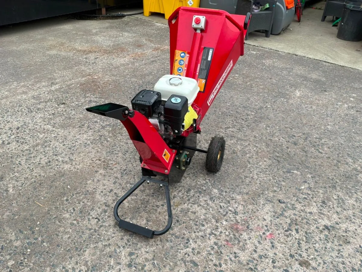 New / unused Honda garden shredder / wood chipper. - Image 4