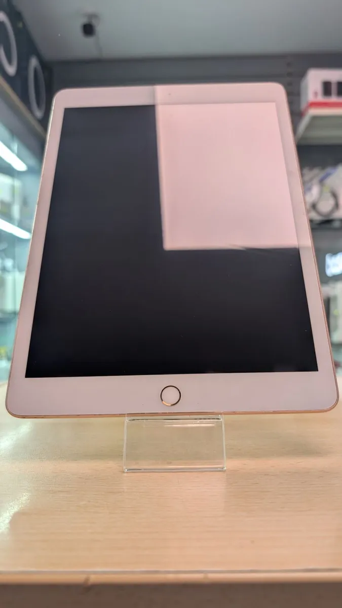 Apple iPad 8 Gen 10.2" A2270 - Image 2
