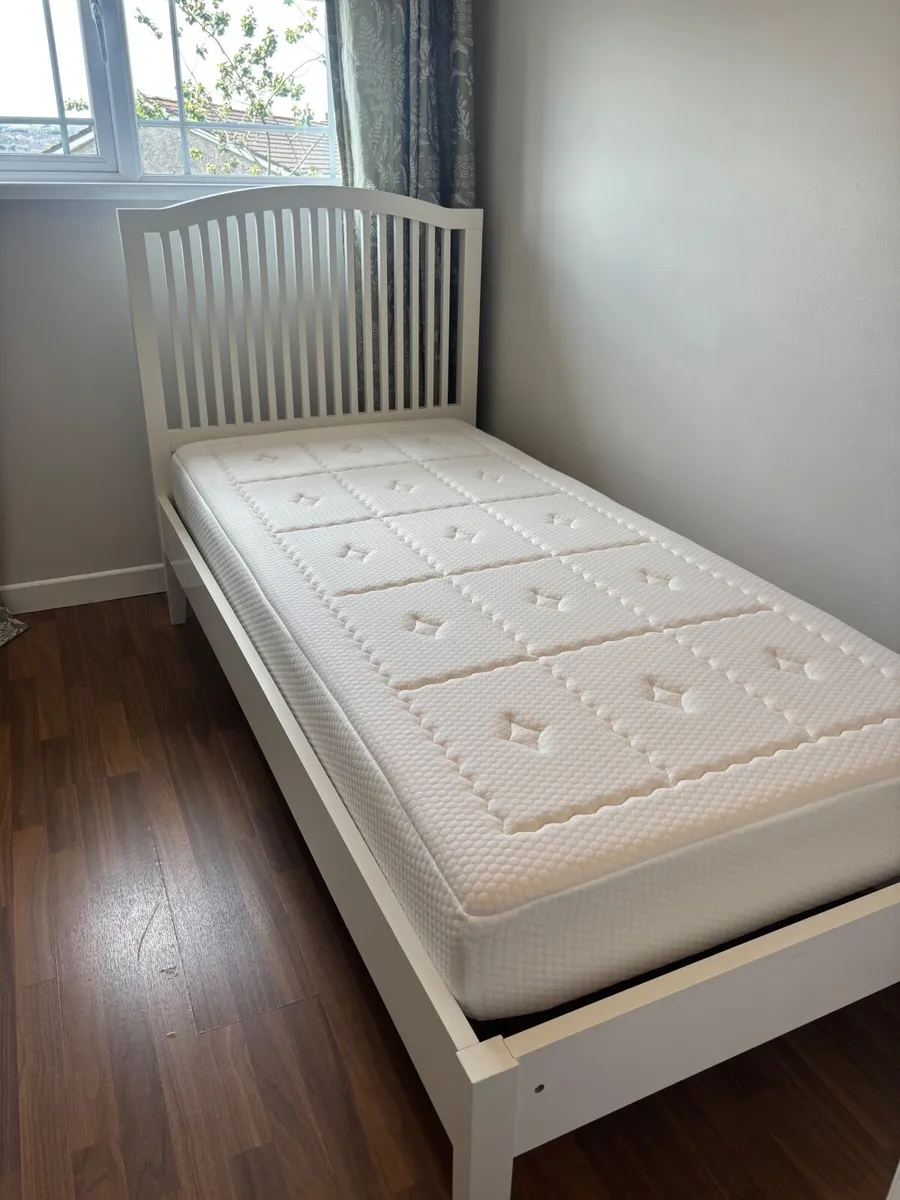 Single bed with new mattress - Image 1