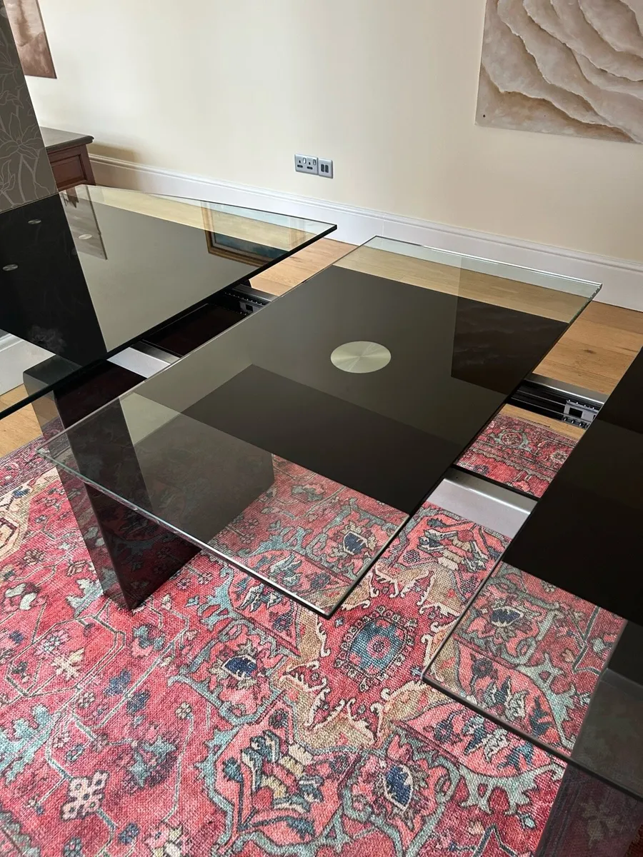 Dining room table and 6 chairs - Image 4
