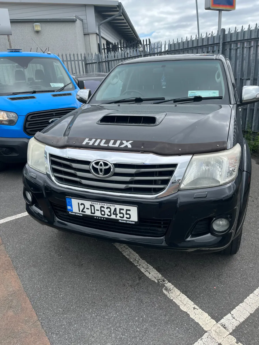 Toyota Hilux Invincible 2012 - Image 1