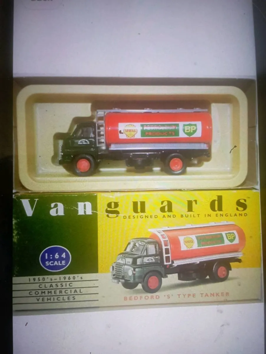 VANNGUARDS BEDFIRD'SS TYPE TANKER DIE-CAST TRUCK. - Image 2
