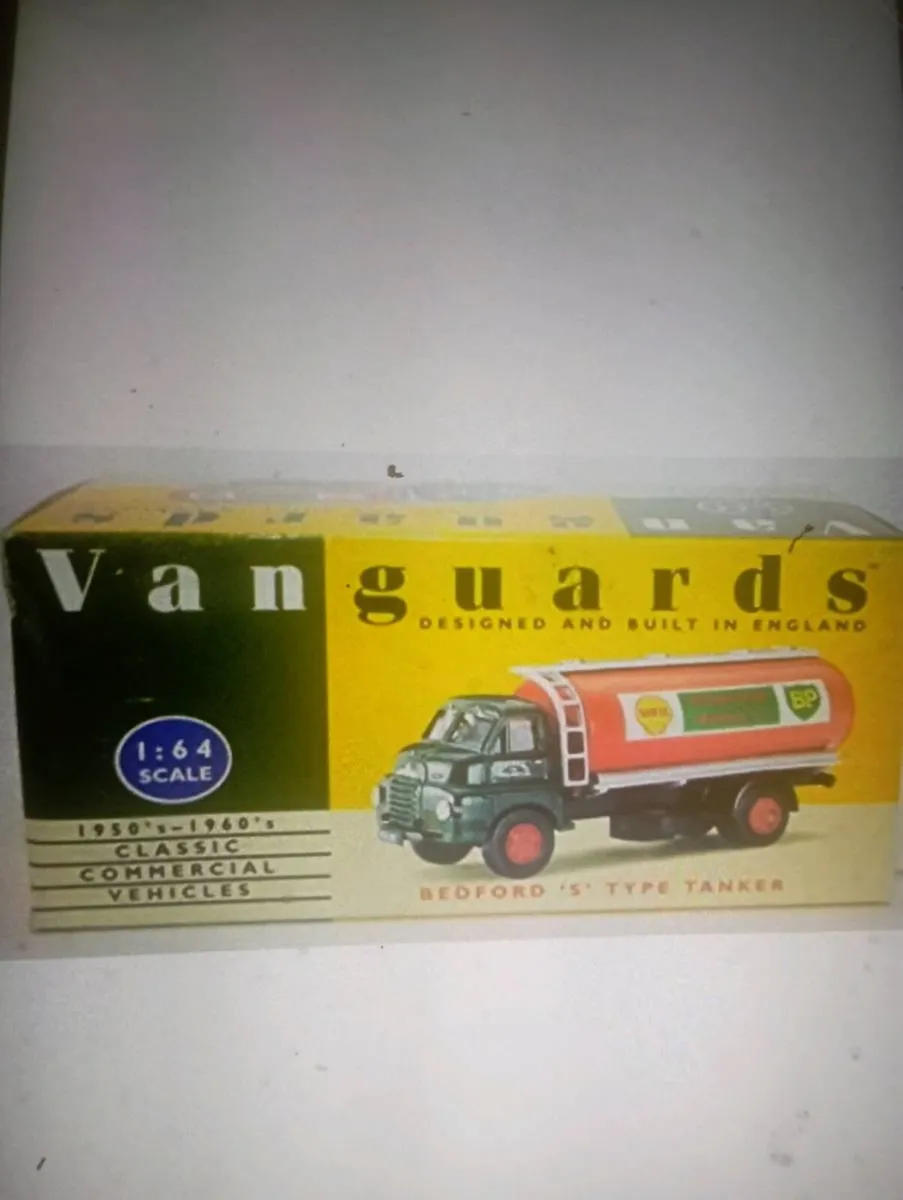 VANNGUARDS BEDFIRD'SS TYPE TANKER DIE-CAST TRUCK. - Image 4