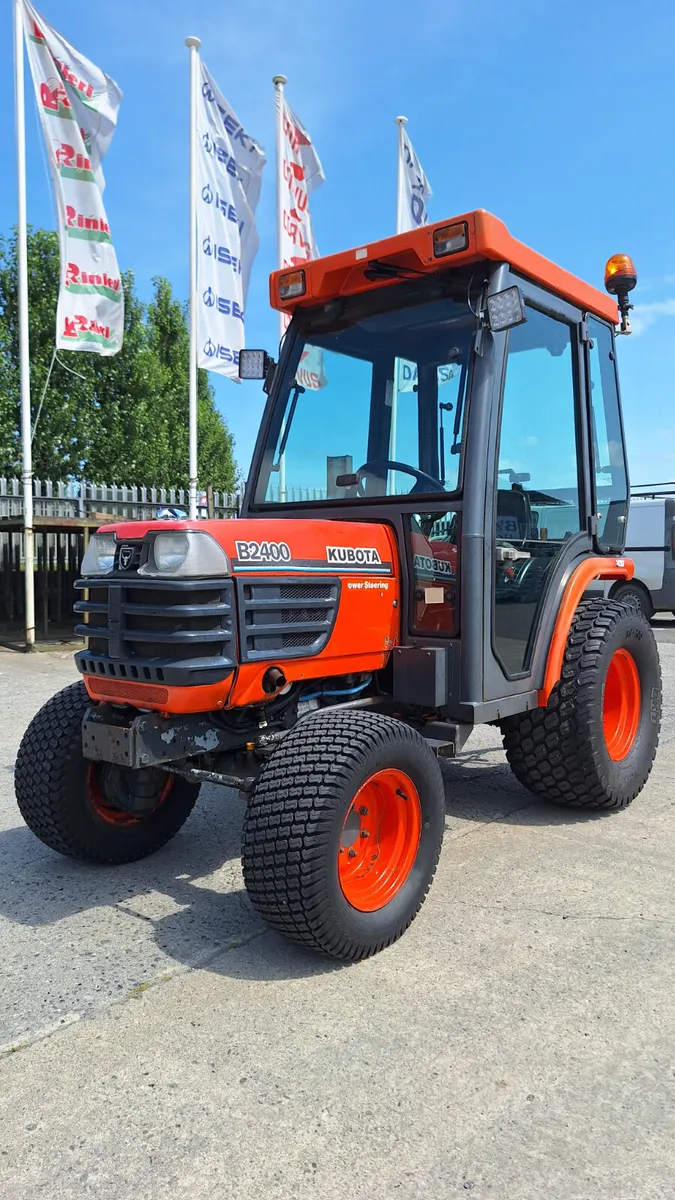 Kubota B2400 compact tractor - Image 2
