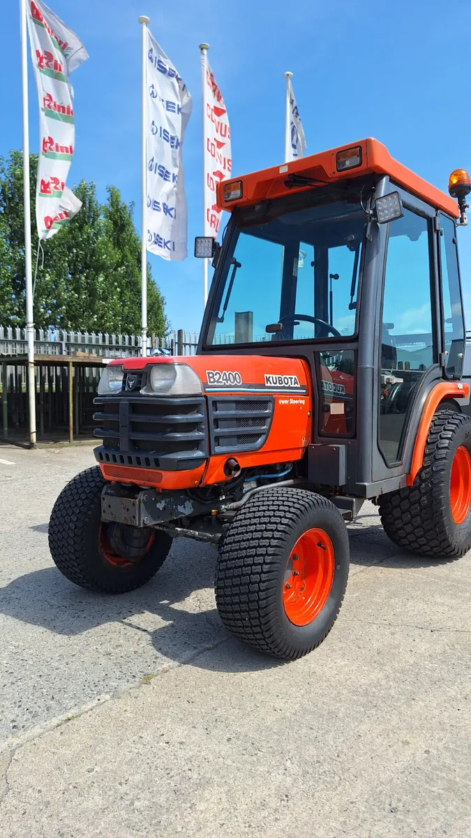 Kubota B2400 compact tractor - Image 4