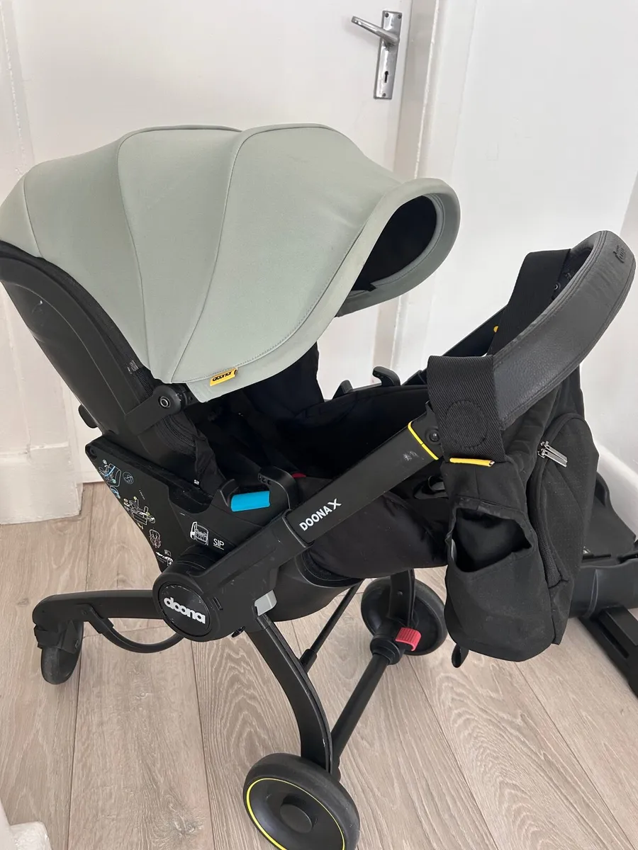 Doona X car seat and isofix base - Image 2