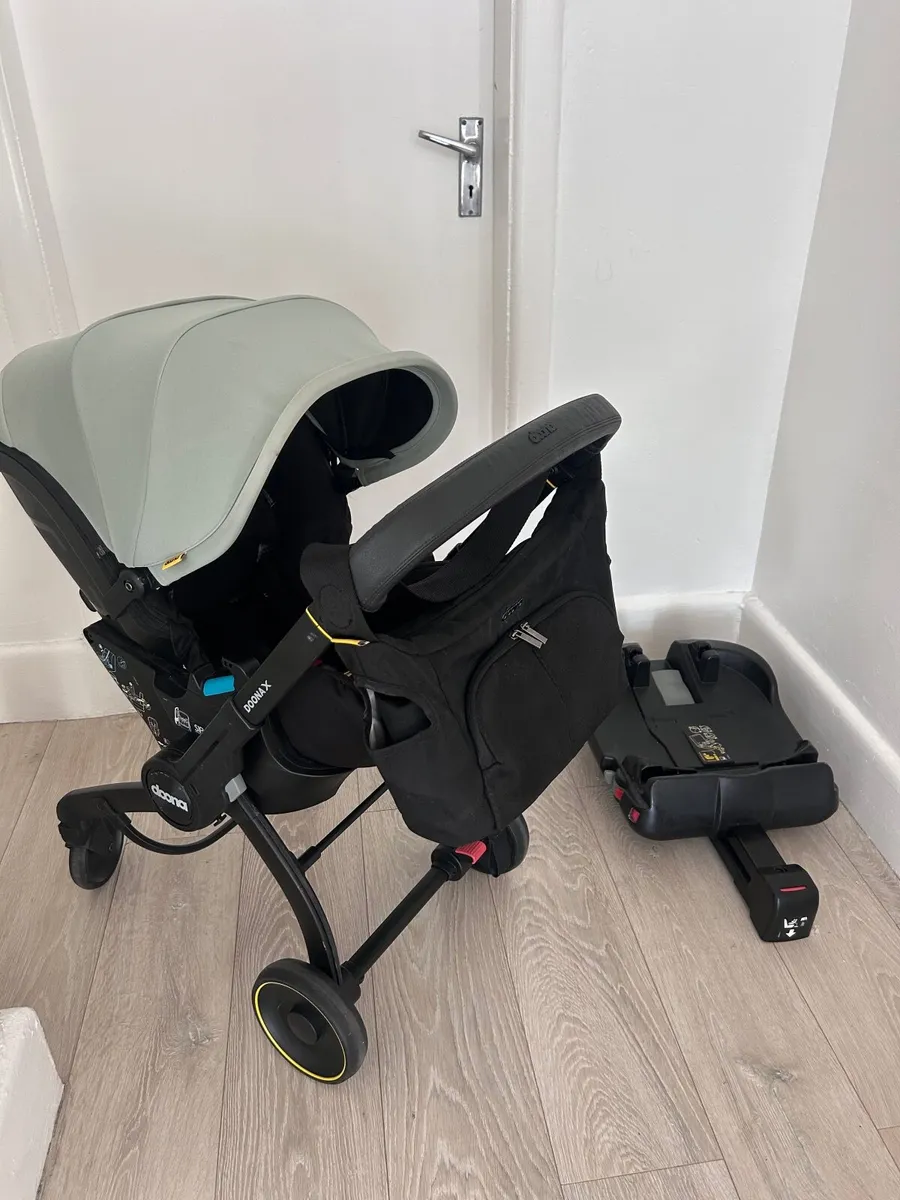 Doona X car seat and isofix base - Image 1