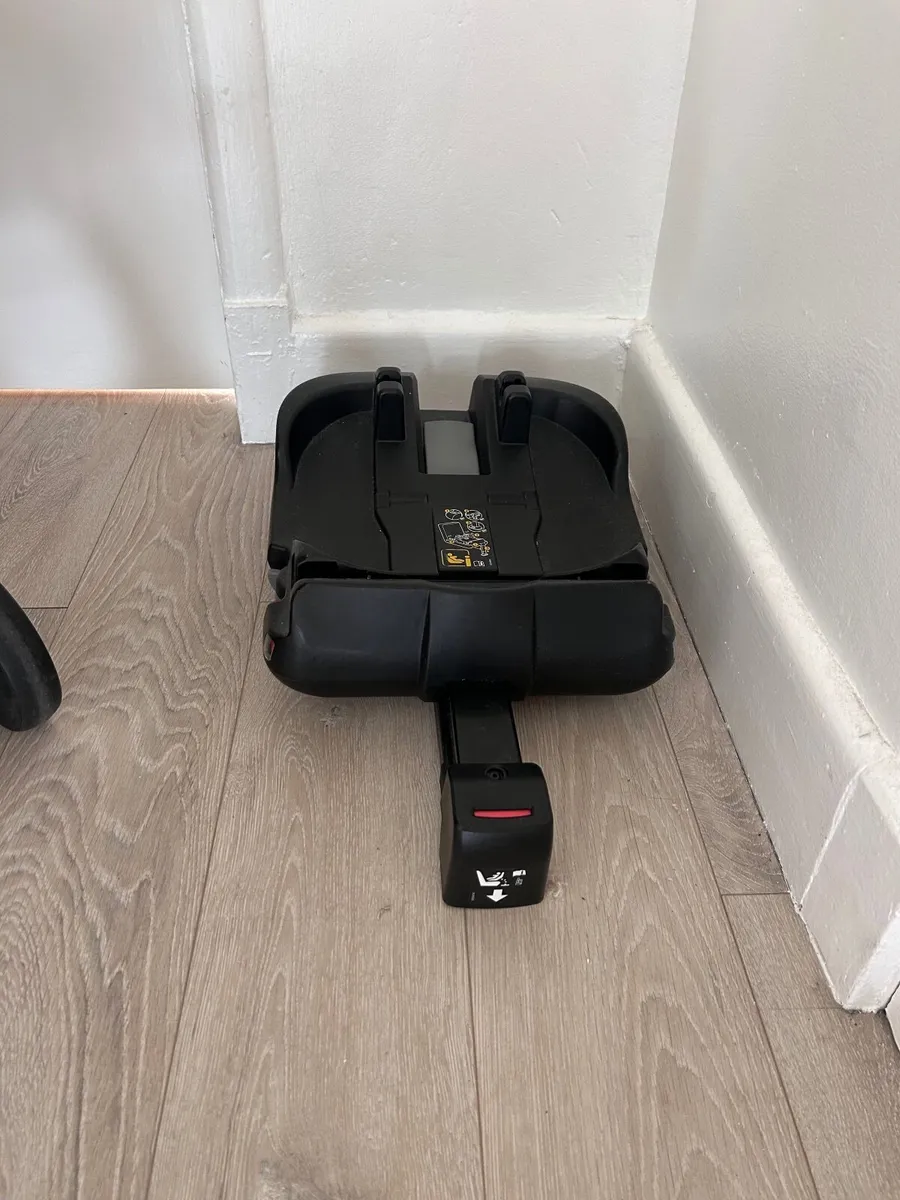 Doona X car seat and isofix base - Image 4