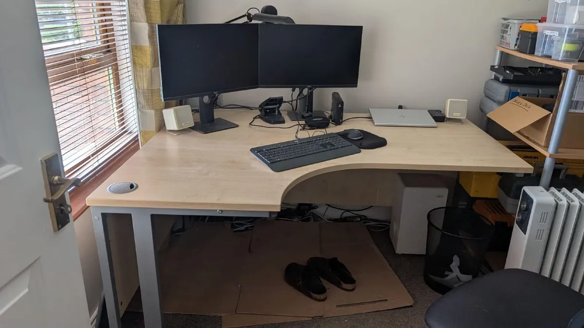 Office Desk - Image 1