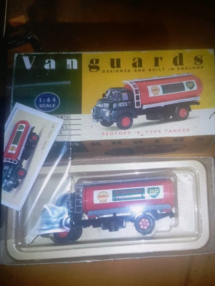 VANNGUARDS BEDFIRD'SS TYPE TANKER DIE-CAST TRUCK. - Image 1