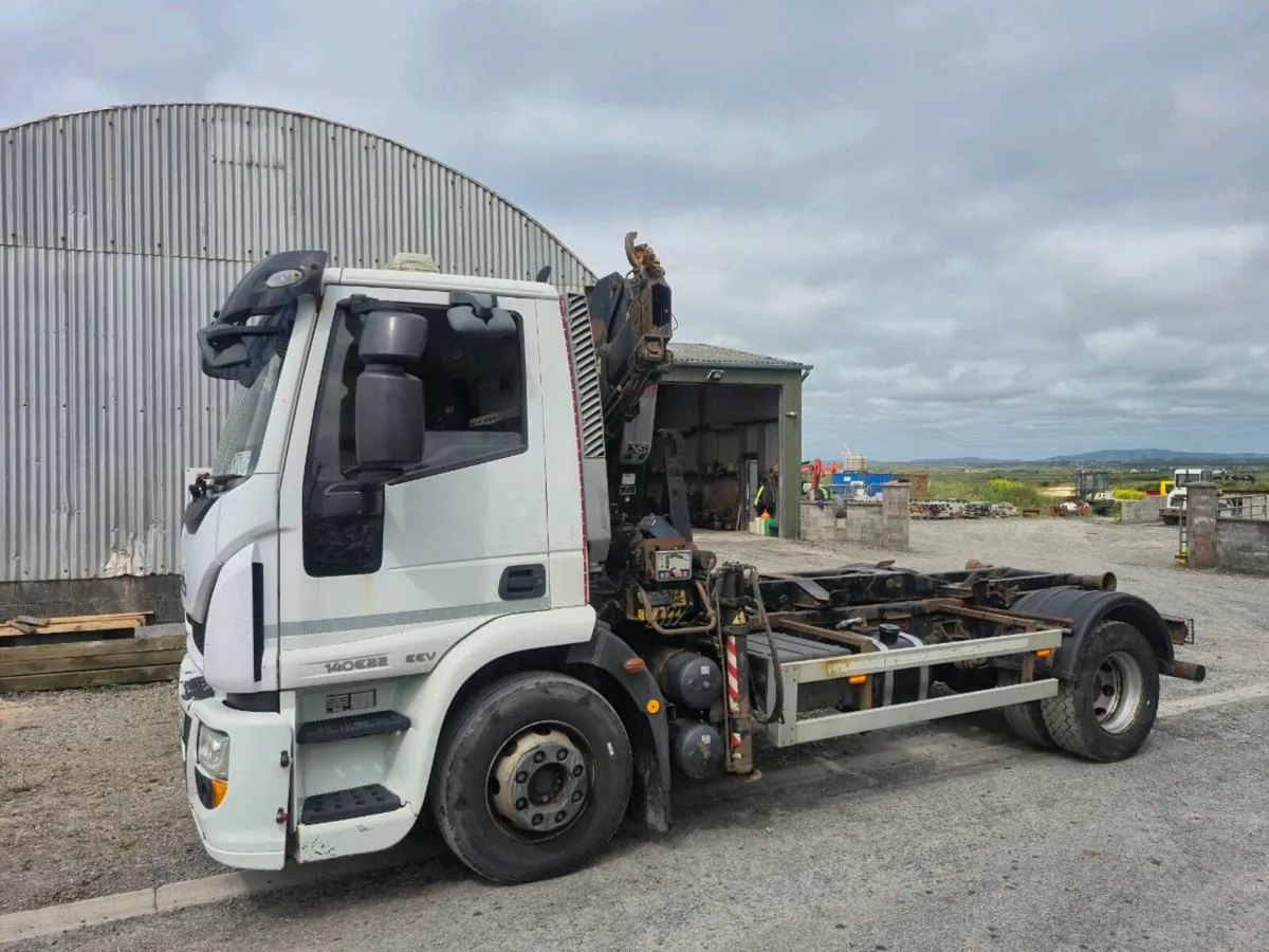 Iveco hookloader and crane - Image 4