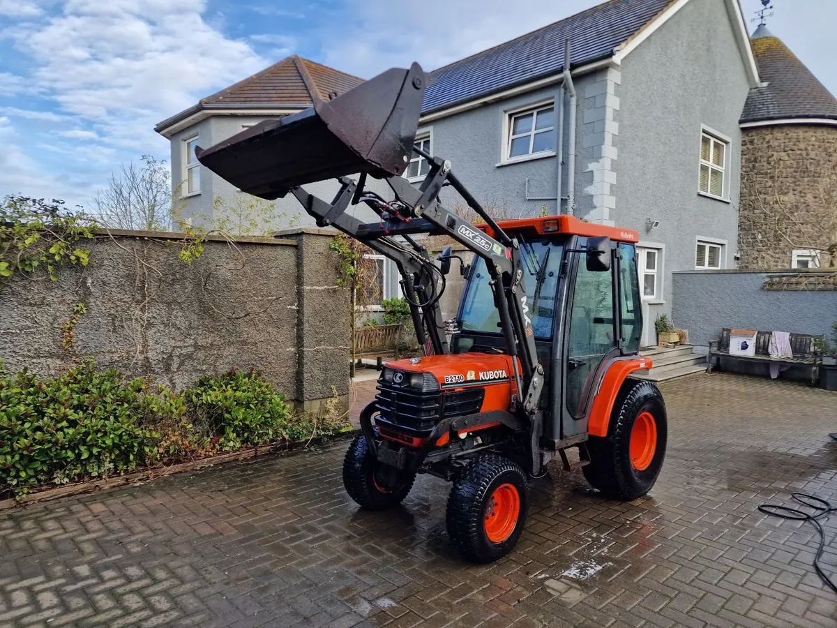 Kubota 24hp Compact Tractor with 4 in 1 Loader - Image 4