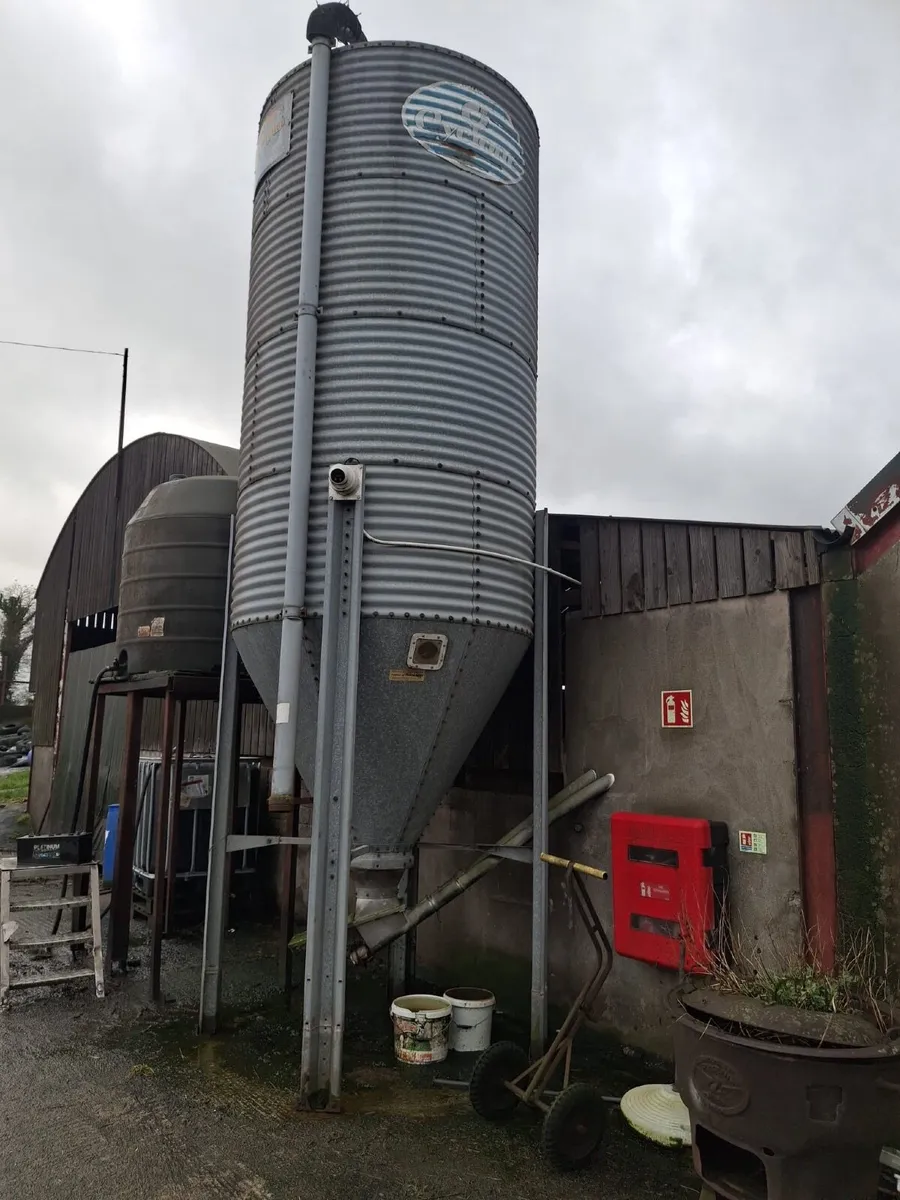 6Tonne  Galvanised Meal bin, two augers - Image 1