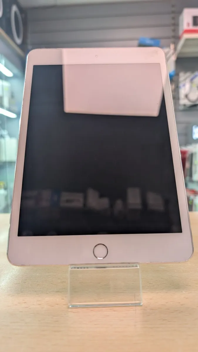 Apple iPad Mini 4 Silver - Image 2