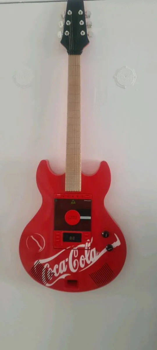 Coca-Cola guitar - Image 3