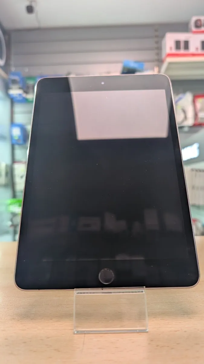Apple iPad Mini 4th Gen Silver - Image 2
