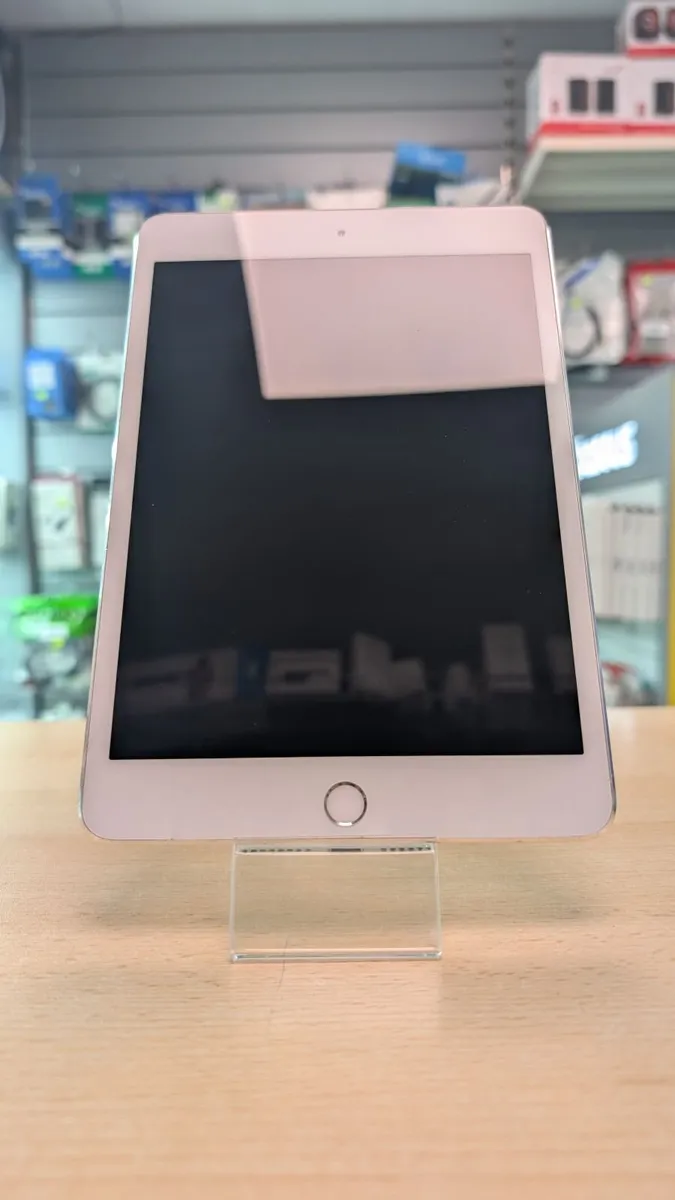 Apple iPad Mini 4 Silver - Image 2