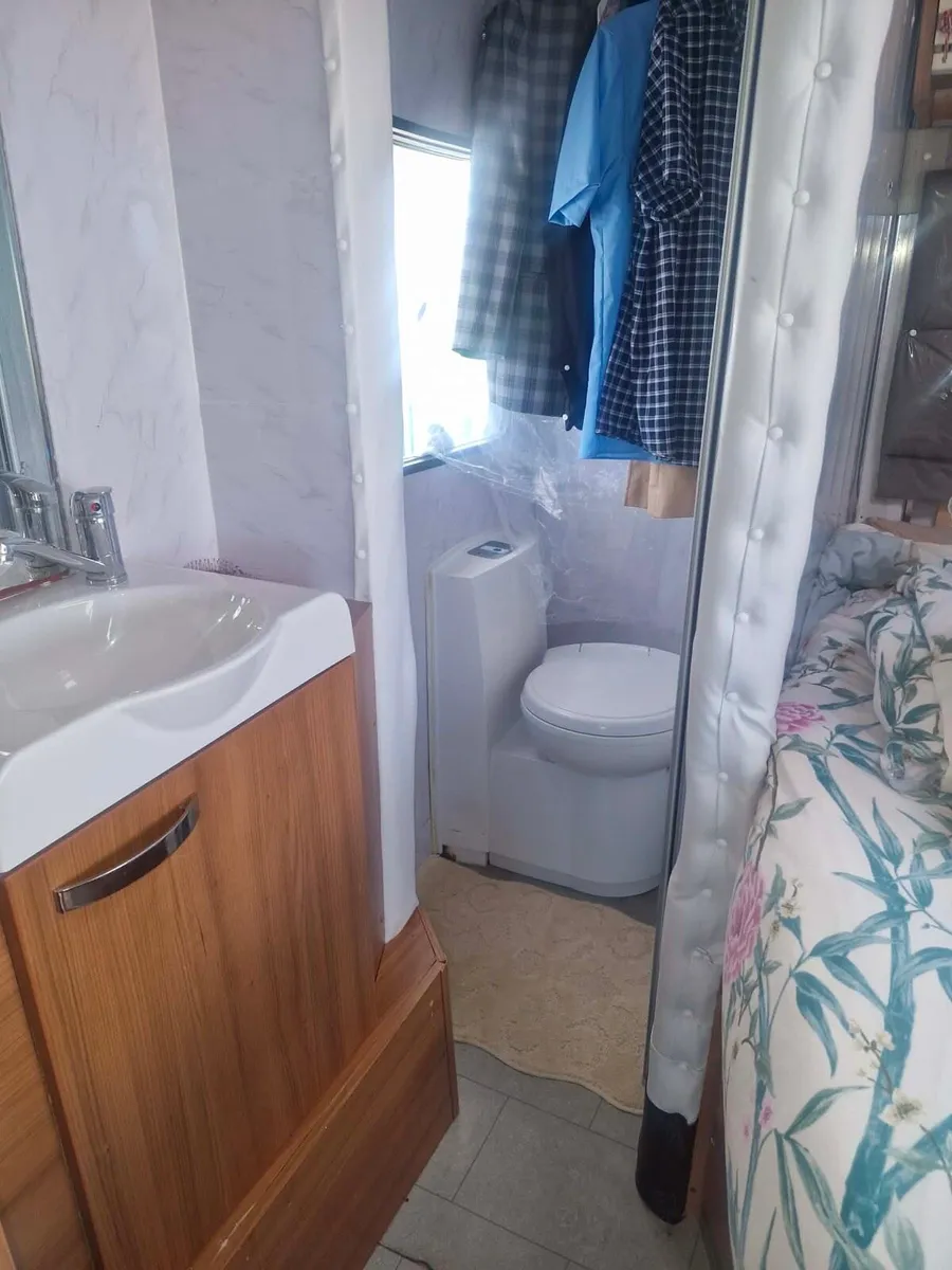 2017 motorhome - Image 2