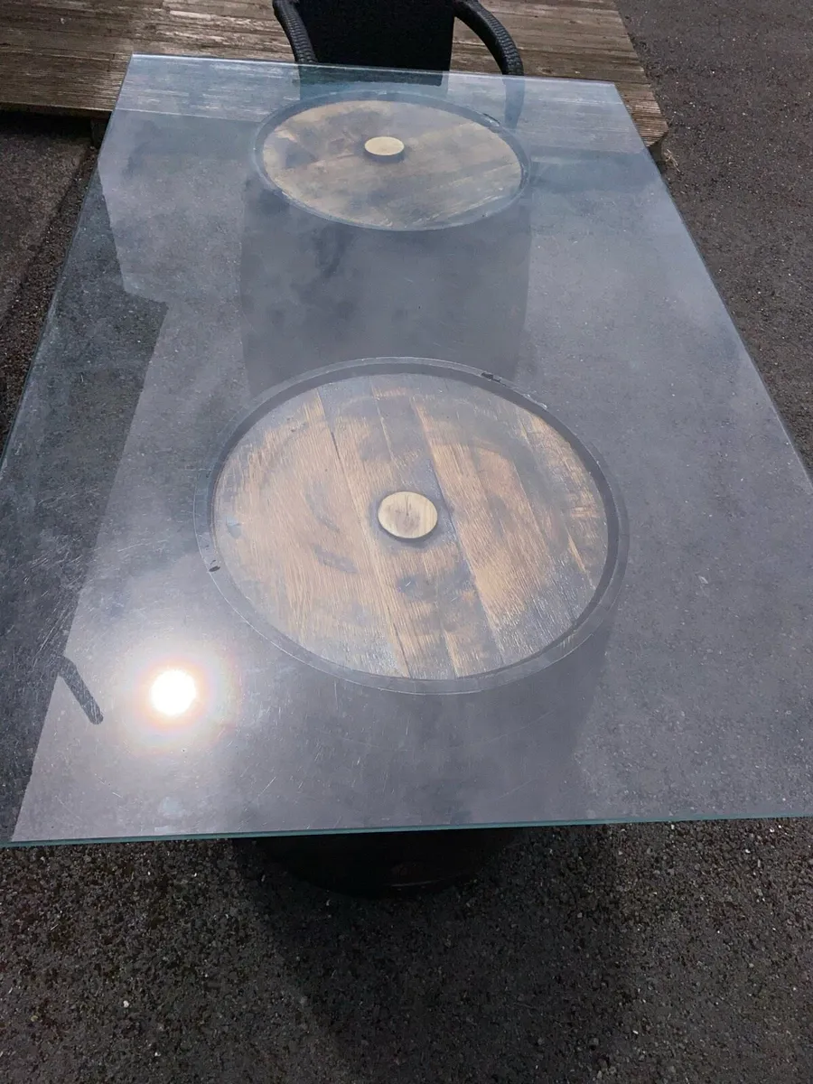 Outdoor table - Image 1