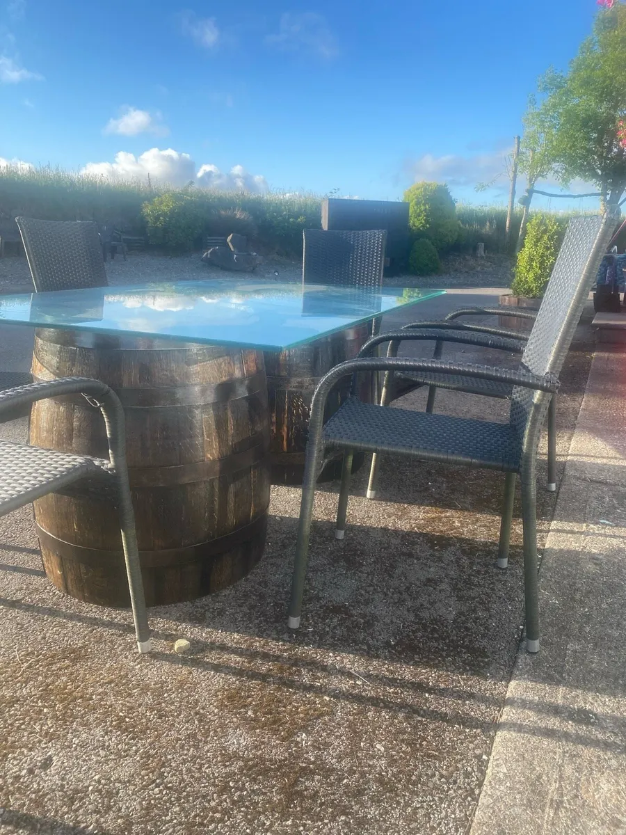 Outdoor table - Image 3