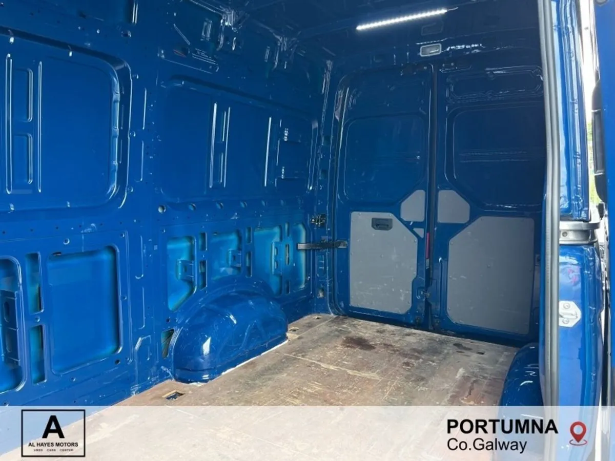 Volkswagen Crafter 35 MWB 140BHP  M6F *PRICE+VAT* - Image 4