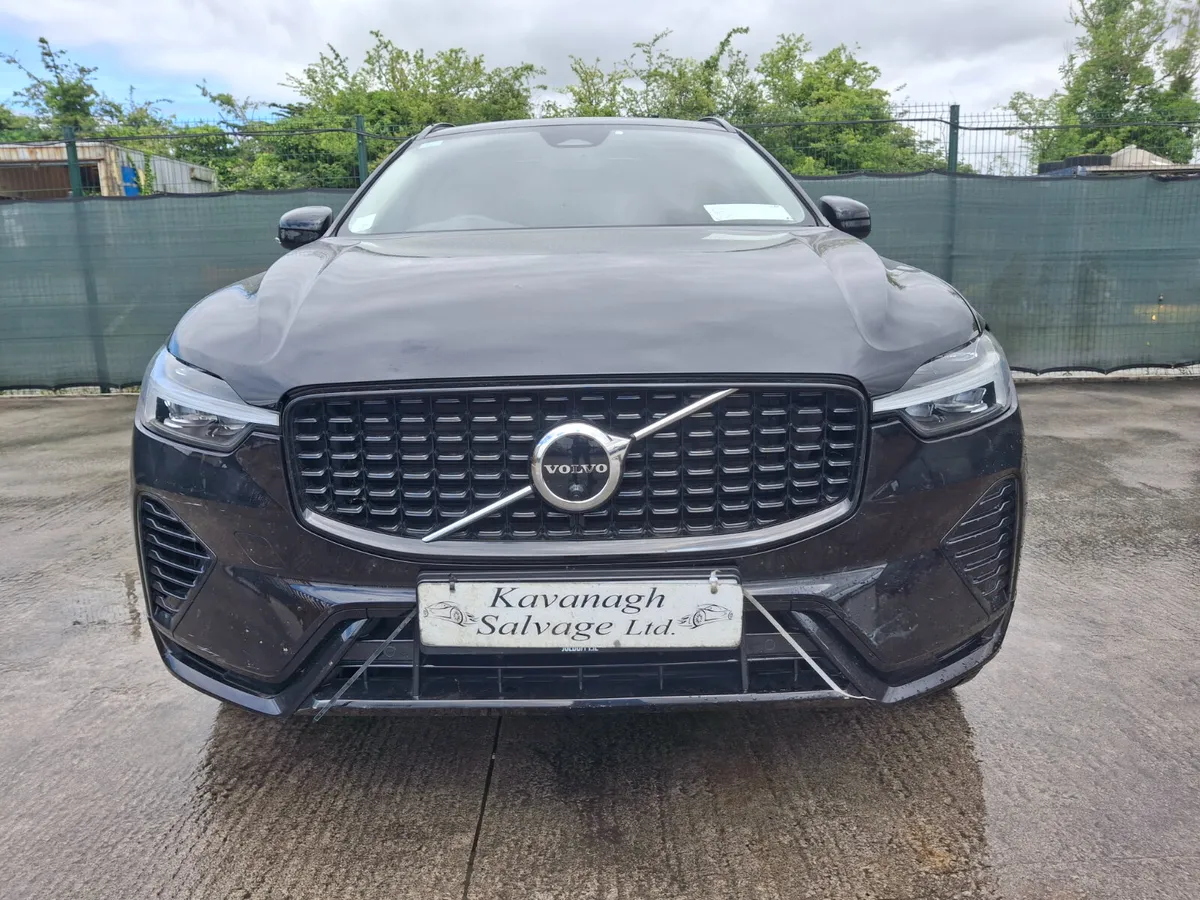 231 Volvo XC60  Dark plus    Awd  2.0 Hybrid - Image 3