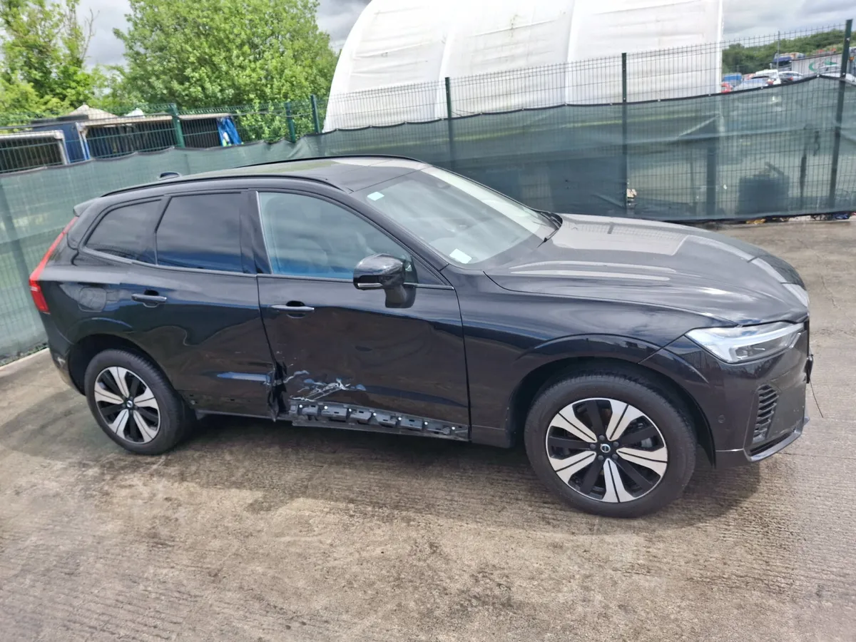 231 Volvo XC60  Dark plus    Awd  2.0 Hybrid - Image 2