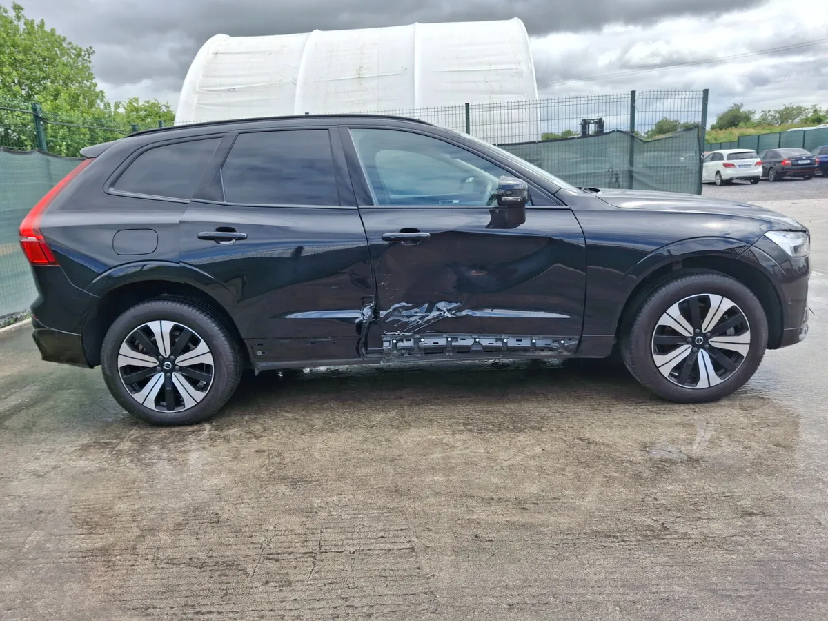 231 Volvo XC60  Dark plus    Awd  2.0 Hybrid - Image 4