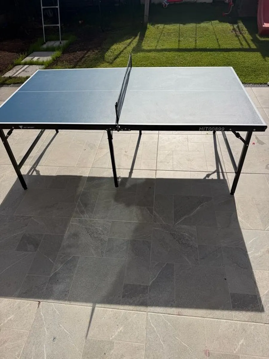 Table tennis table - Image 1