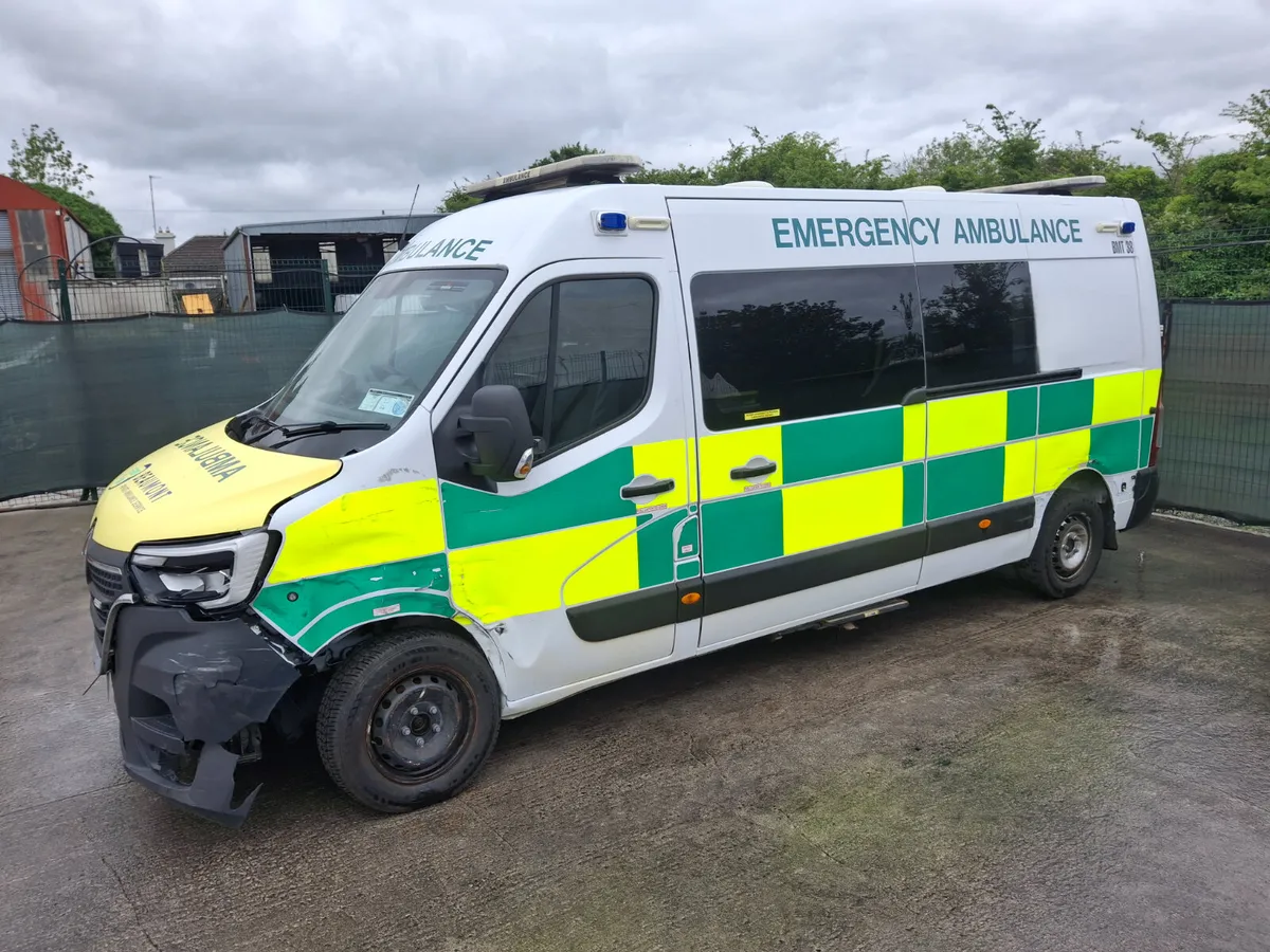 211 Renault Master  Ambulance  3T5 EVI  2.3 Diesel - Image 1