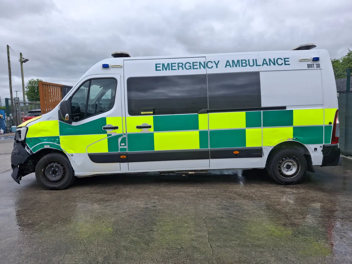 211 Renault Master  Ambulance  3T5 EVI  2.3 Diesel - Image 3
