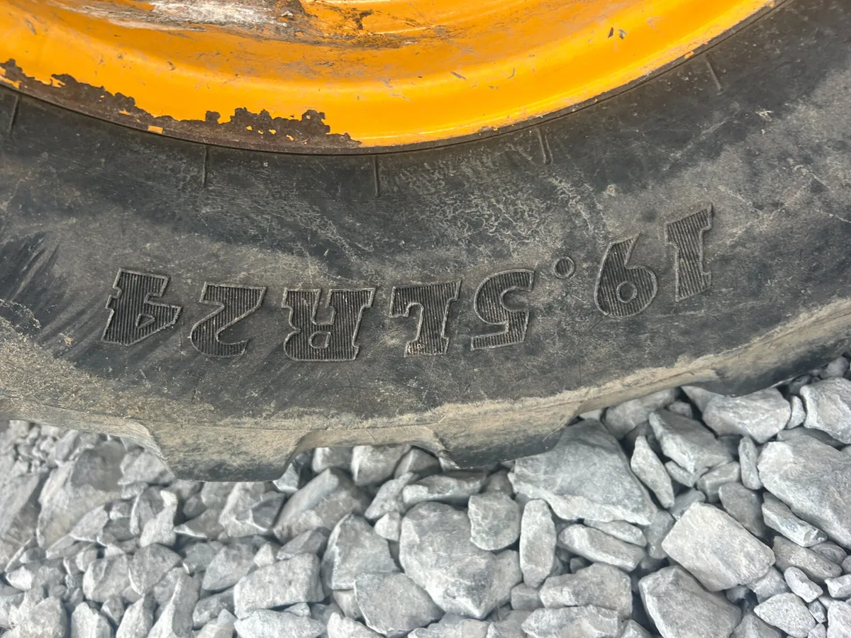 19.5.5R24 BKT Tires - Image 4