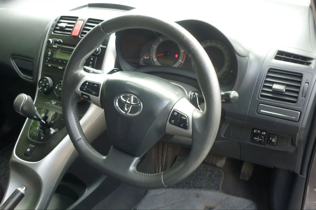 Toyota Auris 2011 - Image 3