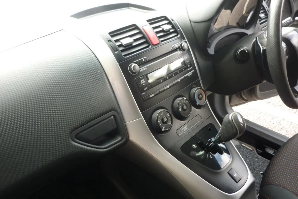 Toyota Auris 2011 - Image 4