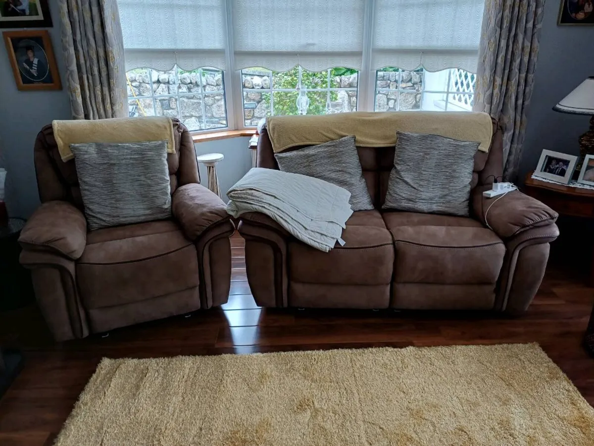 2 seater and 3 single seater recliner couch - Image 2