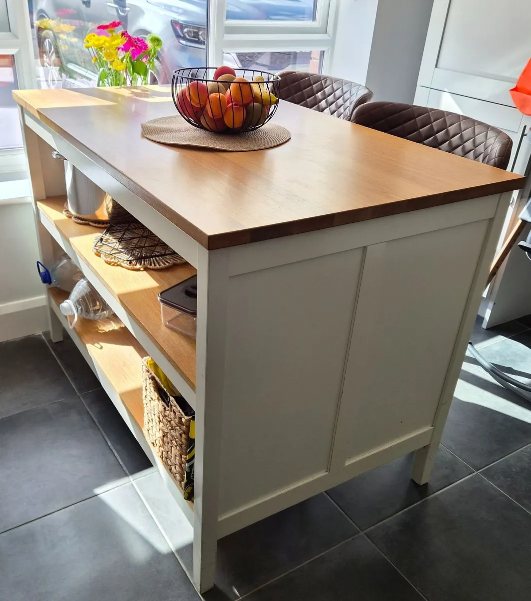 Kitchen island with 2 high chairs (leather) - Image 3