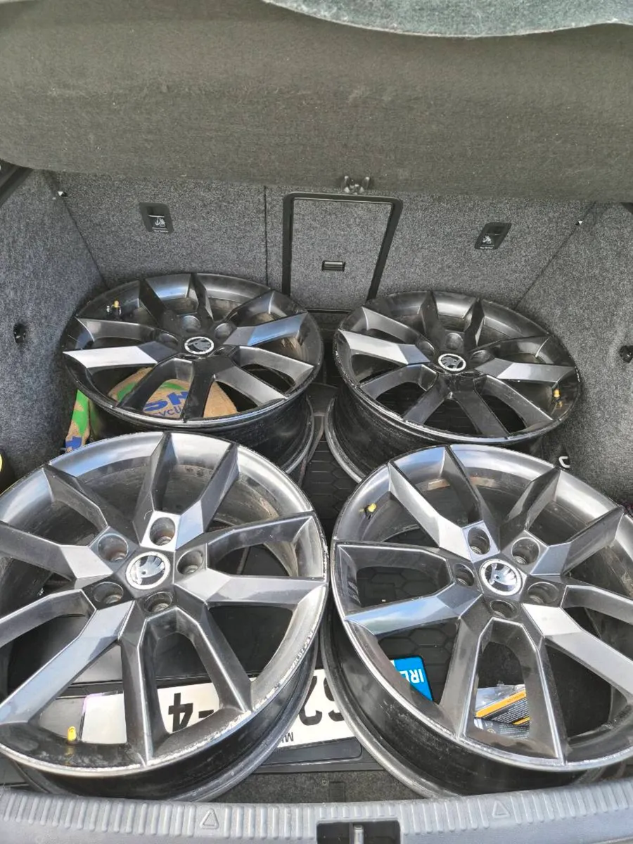 Škoda Octavia VRS black rims